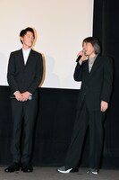 左から窪塚愛流、豊田利晃。