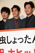 左から新井浩文、永山絢斗、松田龍平。