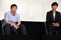 左から濱口竜介、東出昌大。