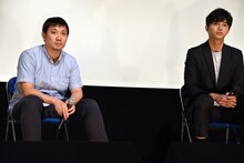 左から濱口竜介、東出昌大。