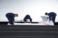 布団早敷き対決に挑むDTCチーム。