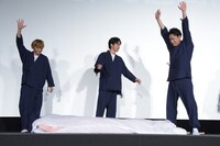 布団を敷き終えたDTCチーム。