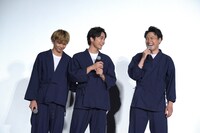 布団早敷き対決に勝利したDTCチーム。