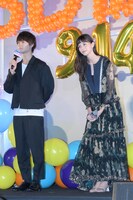 左から佐野勇斗、中条あやみ。