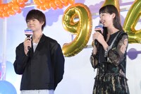 左から佐野勇斗、中条あやみ。