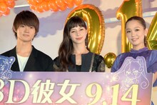 「3D彼女 リアルガール」特別試写会の様子。左から佐野勇斗（M!LK）、中条あやみ、西野カナ。