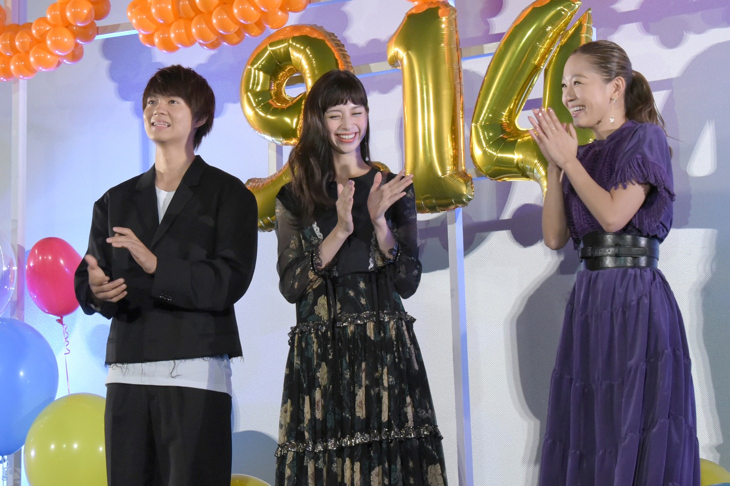 左から佐野勇斗、中条あやみ、西野カナ。