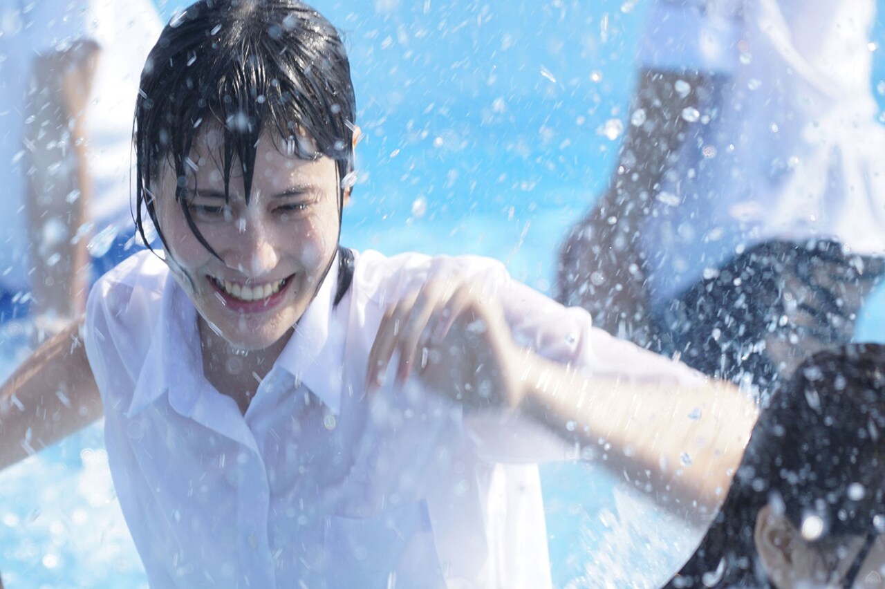 「ここは退屈迎えに来て」バンクーバー映画祭へ、橋本愛の制服姿捉えた写真も解禁に