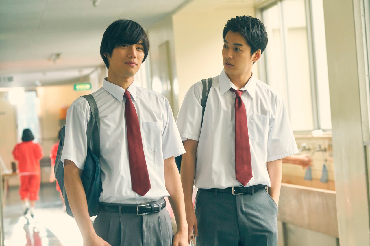 福士蒼汰、広瀬アリス、大野拓朗が制服姿に「旅猫リポート」新写真