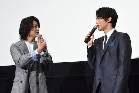 左から伊藤健太郎、中川大志。