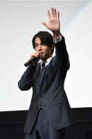 告白シーンを演じる中川大志。