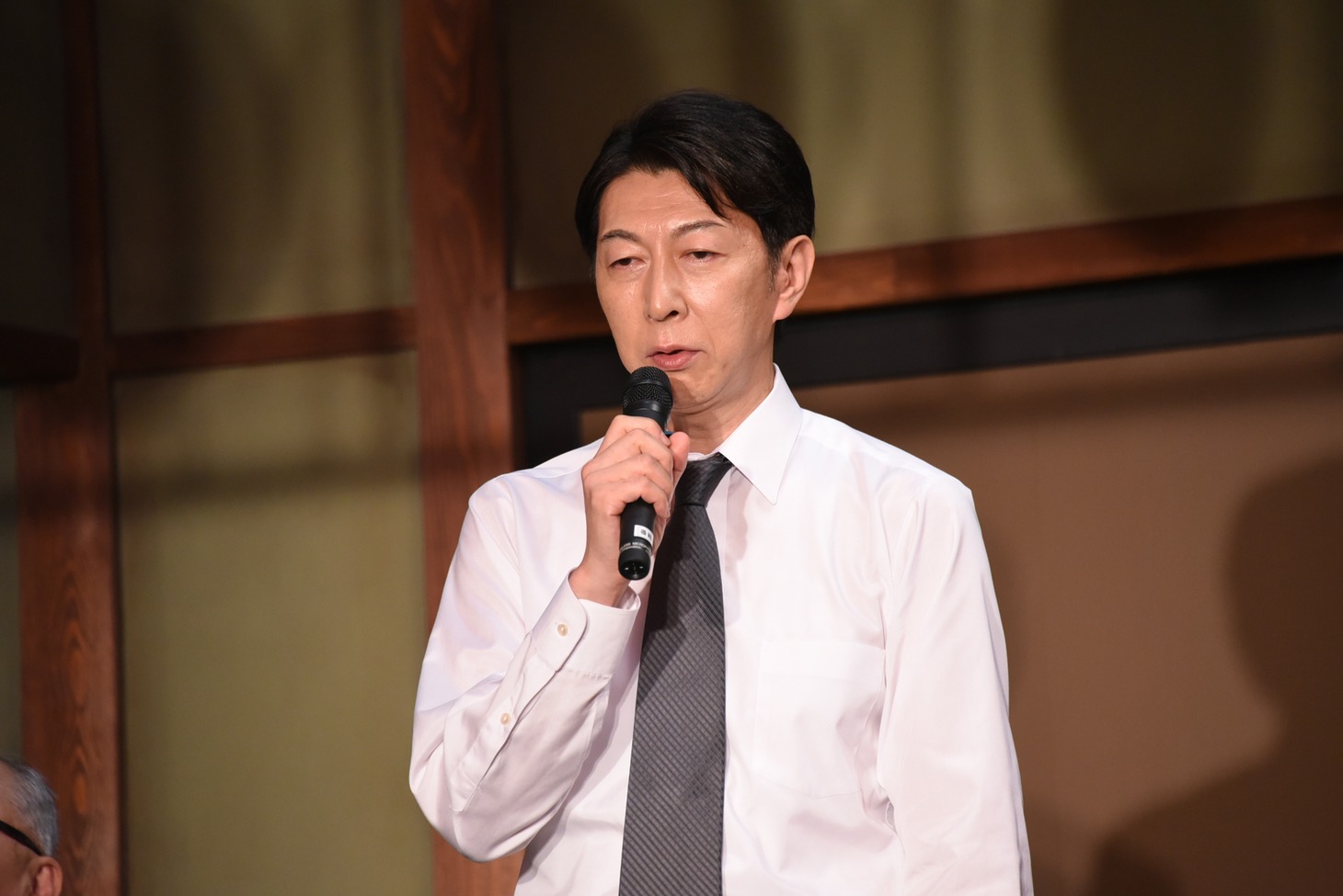 篠井英介