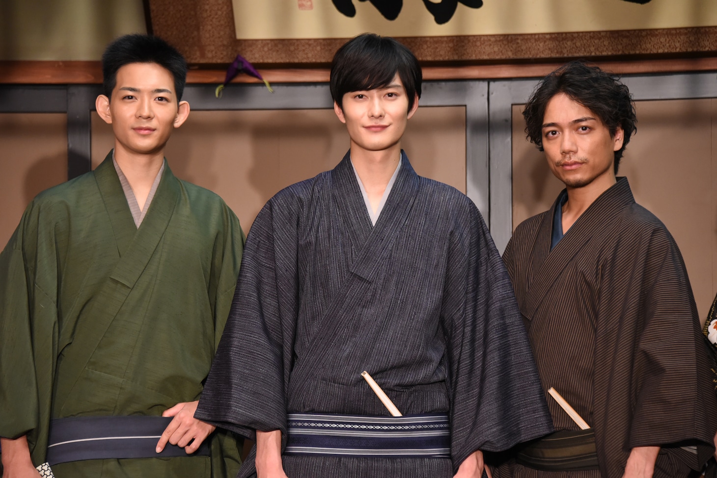 ドラマ「昭和元禄落語心中」取材会の様子。左から竜星涼、岡田将生、山崎育三郎。