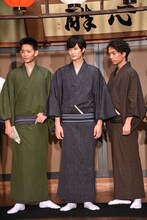 左から竜星涼、岡田将生、山崎育三郎。