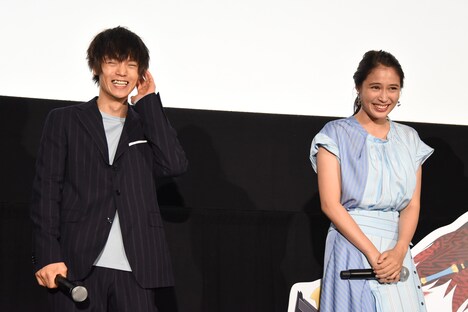 左から窪田正孝、広瀬アリス。