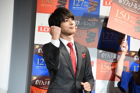 「どっちのポリフェノール？」コーナー1回戦に勝利した吉沢亮。