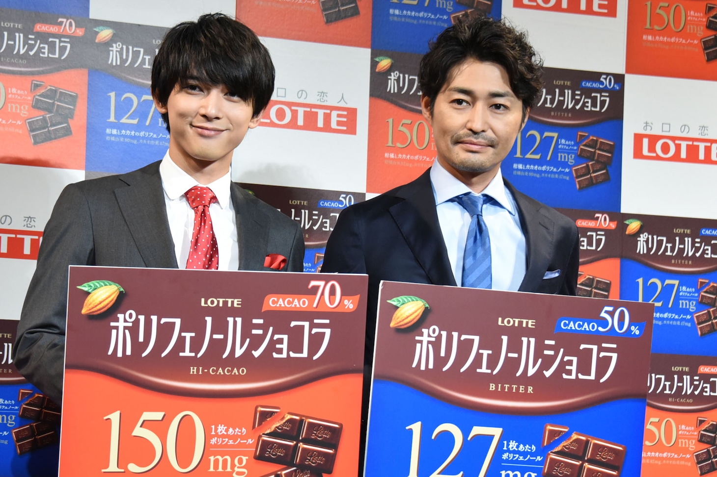 左から吉沢亮、安田顕。