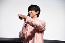 自分たちがスマホで撮影したというデートシーンを振り返る吉沢亮。