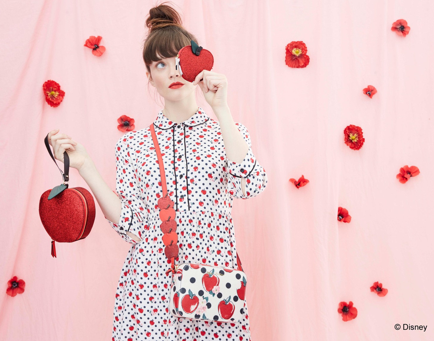 「SNOW WHITE（白雪姫）」コレクションの「Apples & Spot アップル＆スポット 」シリーズのイメージ。