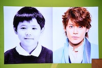 会見で披露された幼少期の宮野真守の写真（左）。