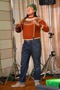 ブリクルバウムとそっくりな服装のロバート秋山。