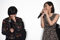 左から平手友梨奈、北川景子。