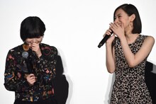 左から平手友梨奈、北川景子。