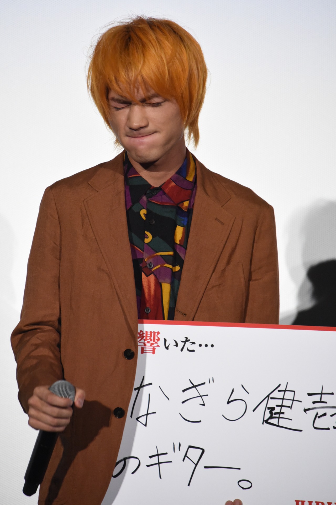 突然顔をしかめ何かを考え始めた板垣瑞生（M!LK）。