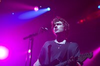 「モダンライフ・イズ・ラビッシュ ～ロンドンの泣き虫ギタリスト～」新場面写真