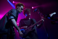 「モダンライフ・イズ・ラビッシュ ～ロンドンの泣き虫ギタリスト～」新場面写真