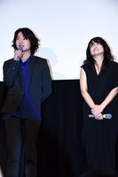 左から金井浩人、池脇千鶴。