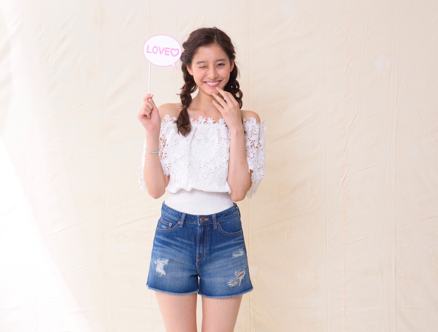 新木優子演じる雫。
