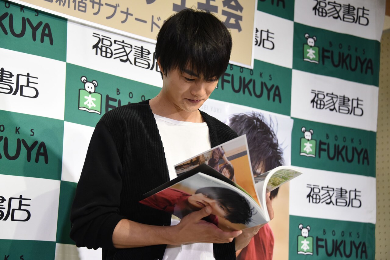 朝加圭一郎　結木滉星さん　サインボール 朝加圭一郎こと結木滉星、1st写真集で伊藤あさひに対抗「負ける