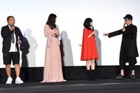 左から大根仁、篠原涼子、広瀬すず、リリー・フランキー。
