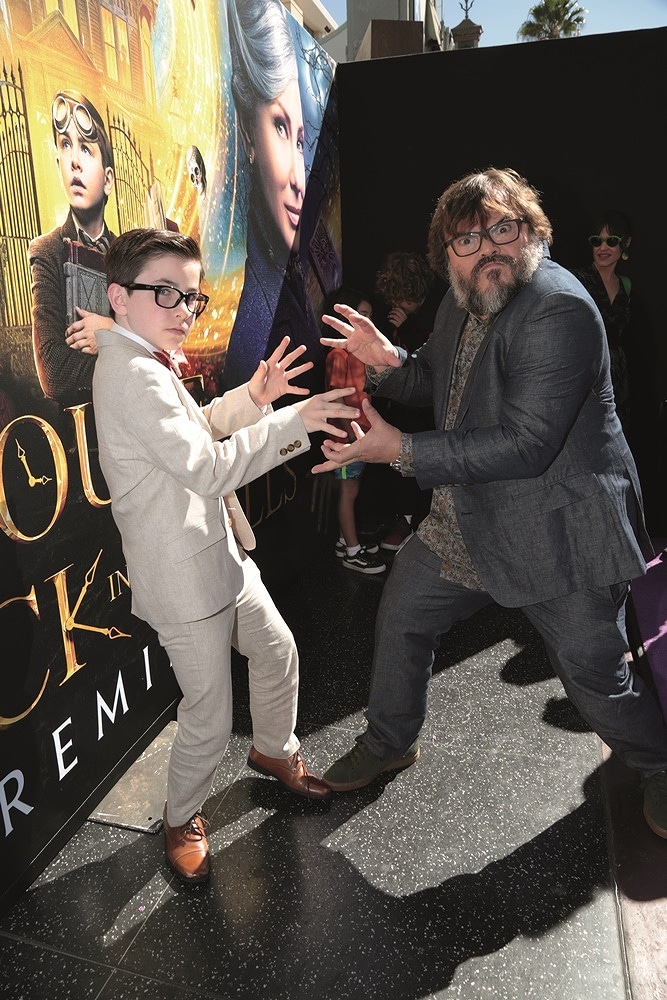 左からオーウェン・ヴァカーロ、ジャック・ブラック。