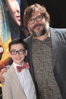 左からオーウェン・ヴァカーロ、ジャック・ブラック。