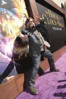 ポーズを決めるジャック・ブラック。