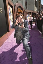 ポーズを決めるジャック・ブラック。