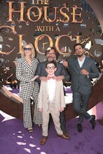 「ルイスと不思議の時計」」LAプレミアにて、後列左からケイト・ブランシェット、ジャック・ブラック、イーライ・ロス。手前がオーウェン・ヴァカーロ。