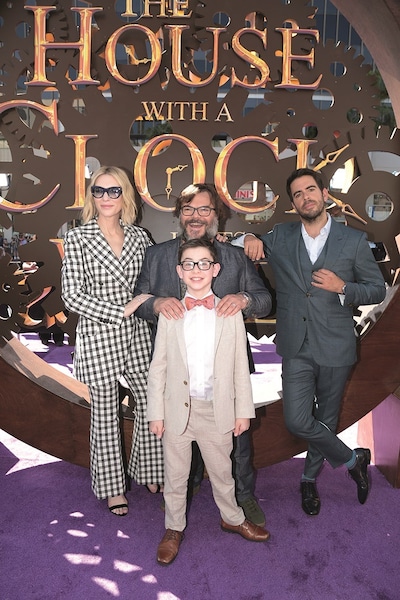 「ルイスと不思議の時計」」LAプレミアにて、後列左からケイト・ブランシェット、ジャック・ブラック、イーライ・ロス。手前がオーウェン・ヴァカーロ。