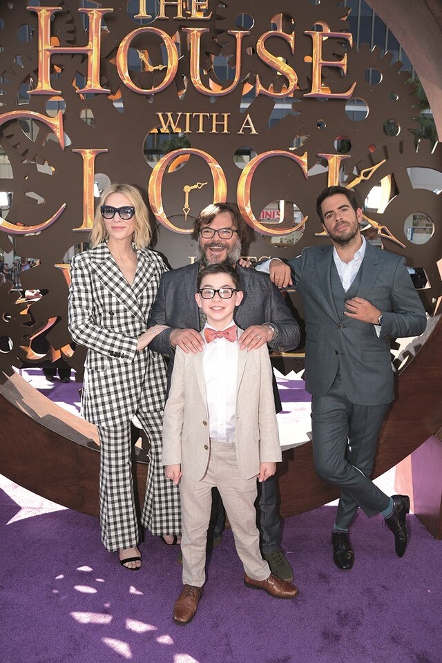 「ルイスと不思議の時計」」LAプレミアにて、後列左からケイト・ブランシェット、ジャック・ブラック、イーライ・ロス。手前がオーウェン・ヴァカーロ。