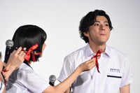 ケーキを食べる山田裕貴。