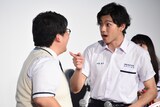遊佐亮介（左）に「食べなかったのかよ！」とツッコむ山田裕貴（右）。