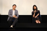 左から濱口竜介、唐田えりか。