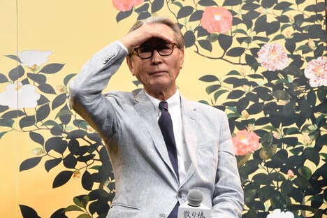 会場を見回す木村大作。