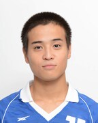 堀家一希演じる塩田。