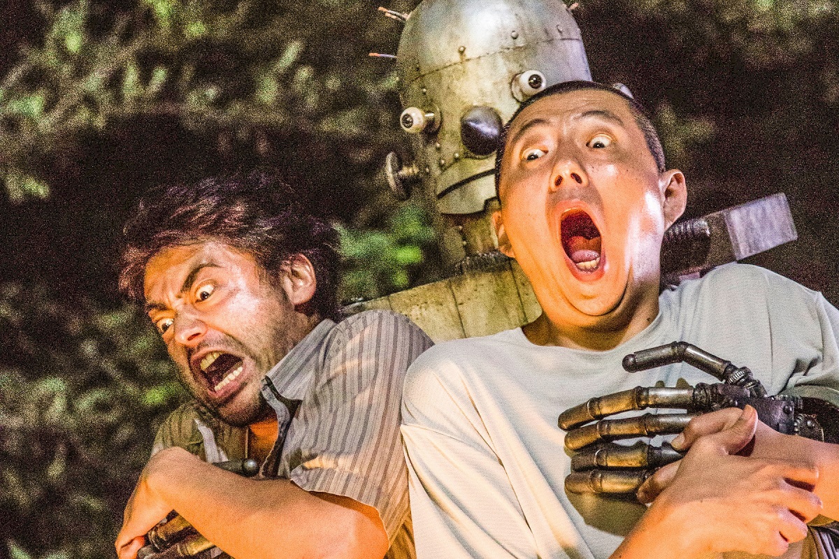 「ハード・コア」監督の山下敦弘、東京国際映画祭でロボオとレッドカーペット歩く