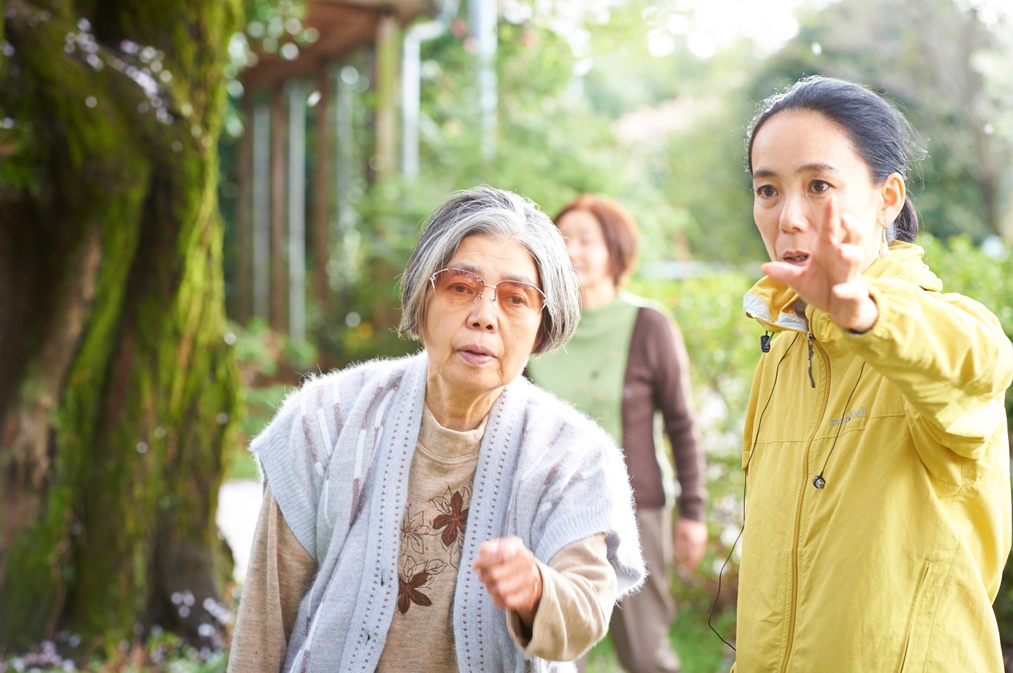 左から河瀬直美、樹木希林。 (c)2015 映画『あん』製作委員会/COMME DES CINEMAS/TWENTY