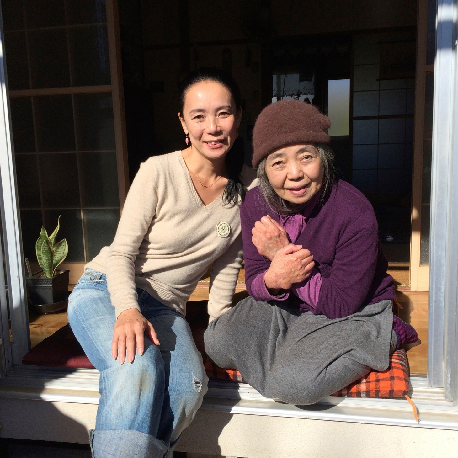 左から河瀬直美、樹木希林。 (c)2015 映画『あん』製作委員会/COMME DES CINEMAS/TWENTY