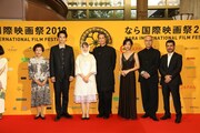 なら国際映画祭2018レッドカーペットの様子。左から白川和子、町田啓太、アイダ・パナハンデ、加藤雅也、石橋静河、田中要次、アイダ・アーサラン。